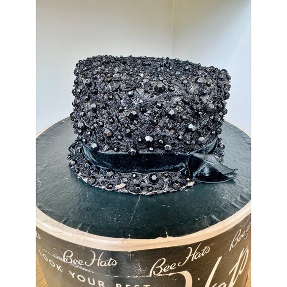 Vintage Gwen Pennington Black Beaded Pillbox Hat w/Bee Hats Box - Picture 2 of 16